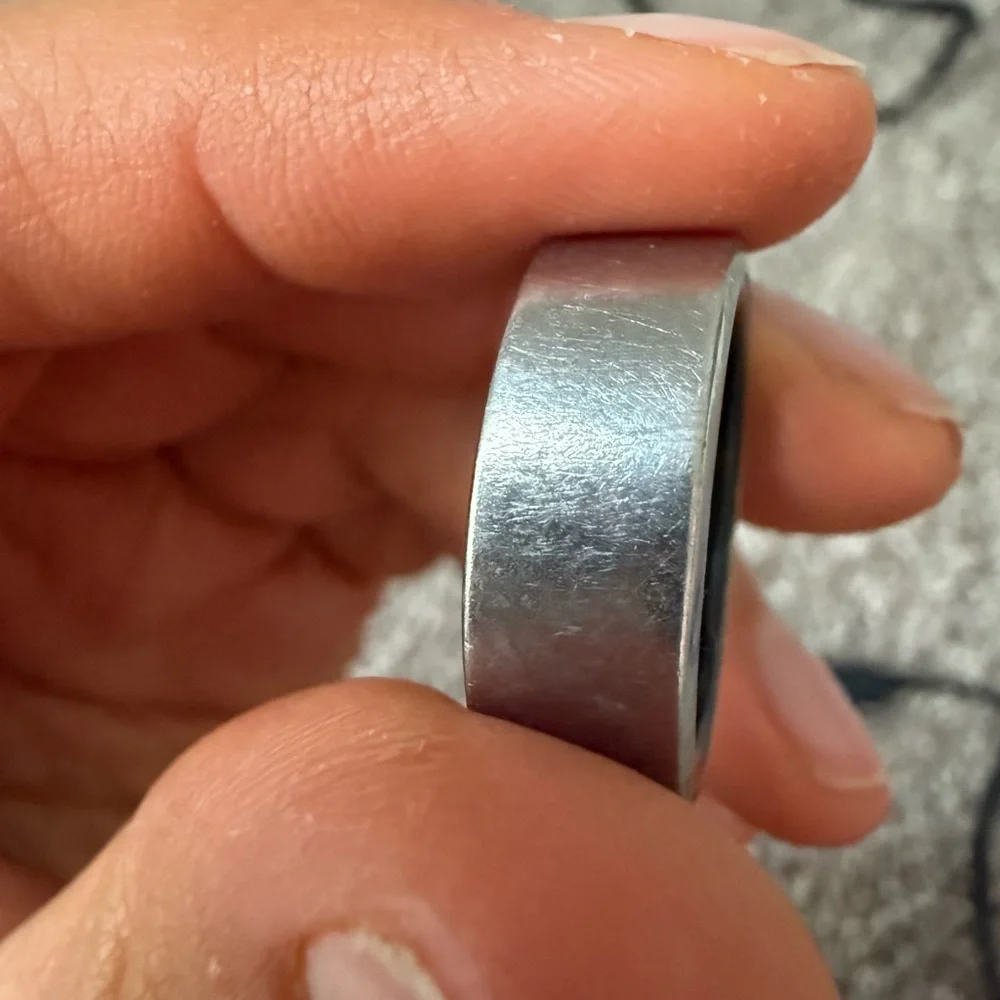 Silver Gen 3 Oura Ring size 8 with charger